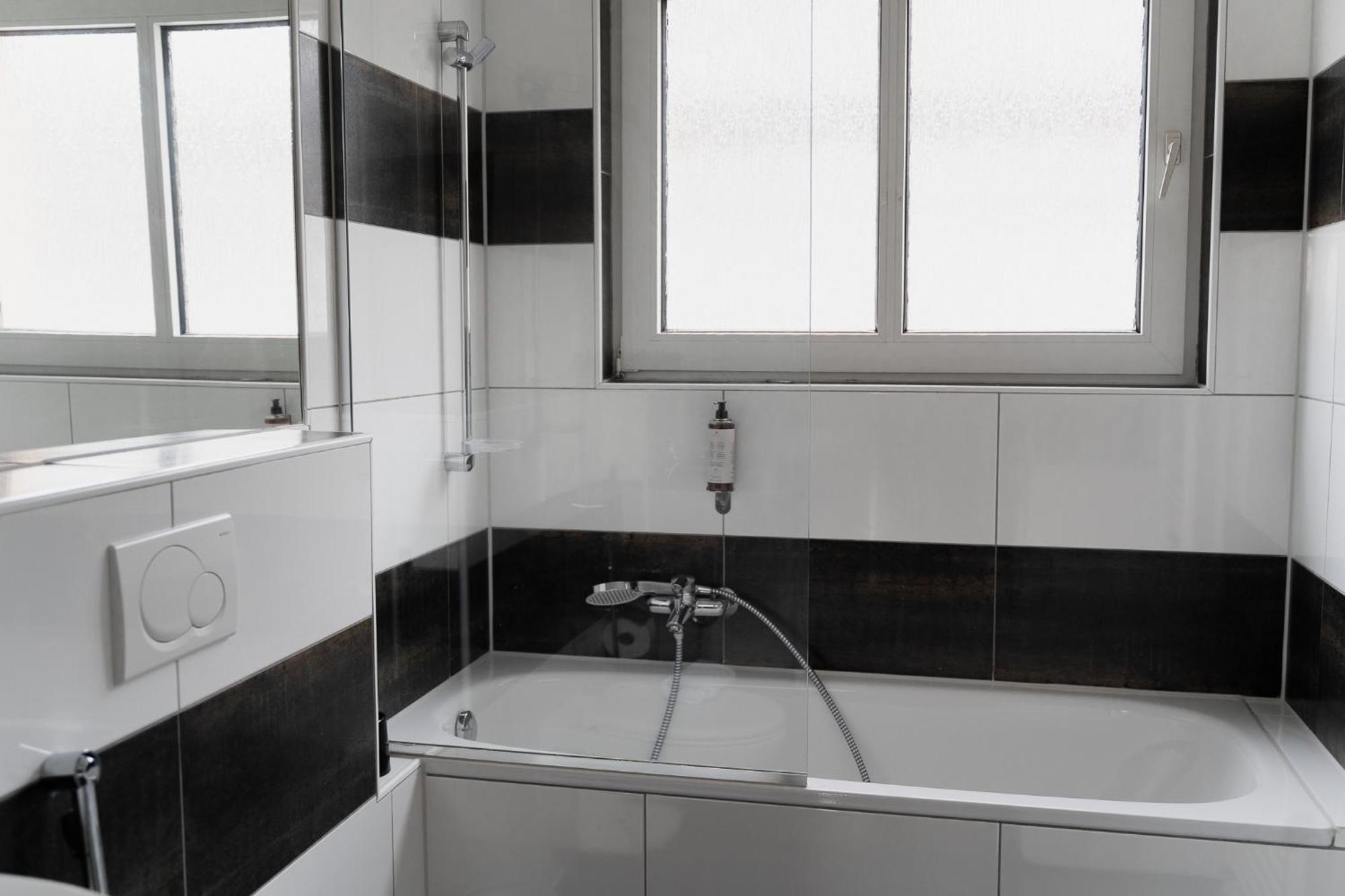 Gemuetliche & Individuelle Ferienwohnungen In Krefeld - Junik Apartments الغرفة الصورة